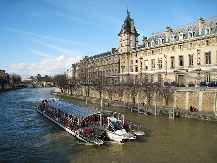 City tour plus lunch on riverboat or in the Eiffel Tower, 8 hours