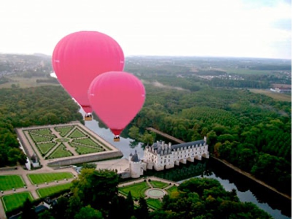 Hot Air Balloon ride over Château de Maintenon near Paris: one to five people… or up to 100!